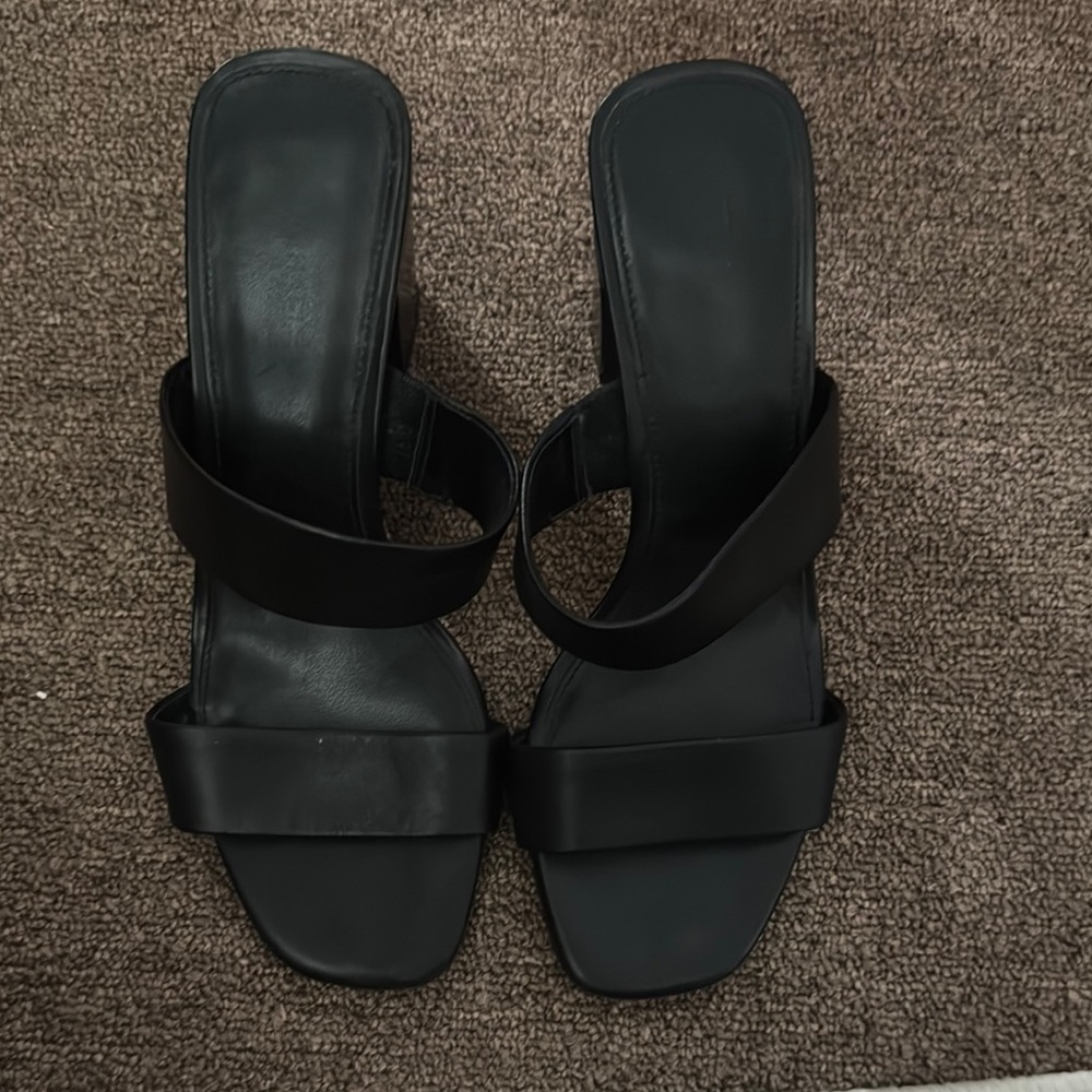 MICHAEL Michael Kors Black Heels Sleek Design